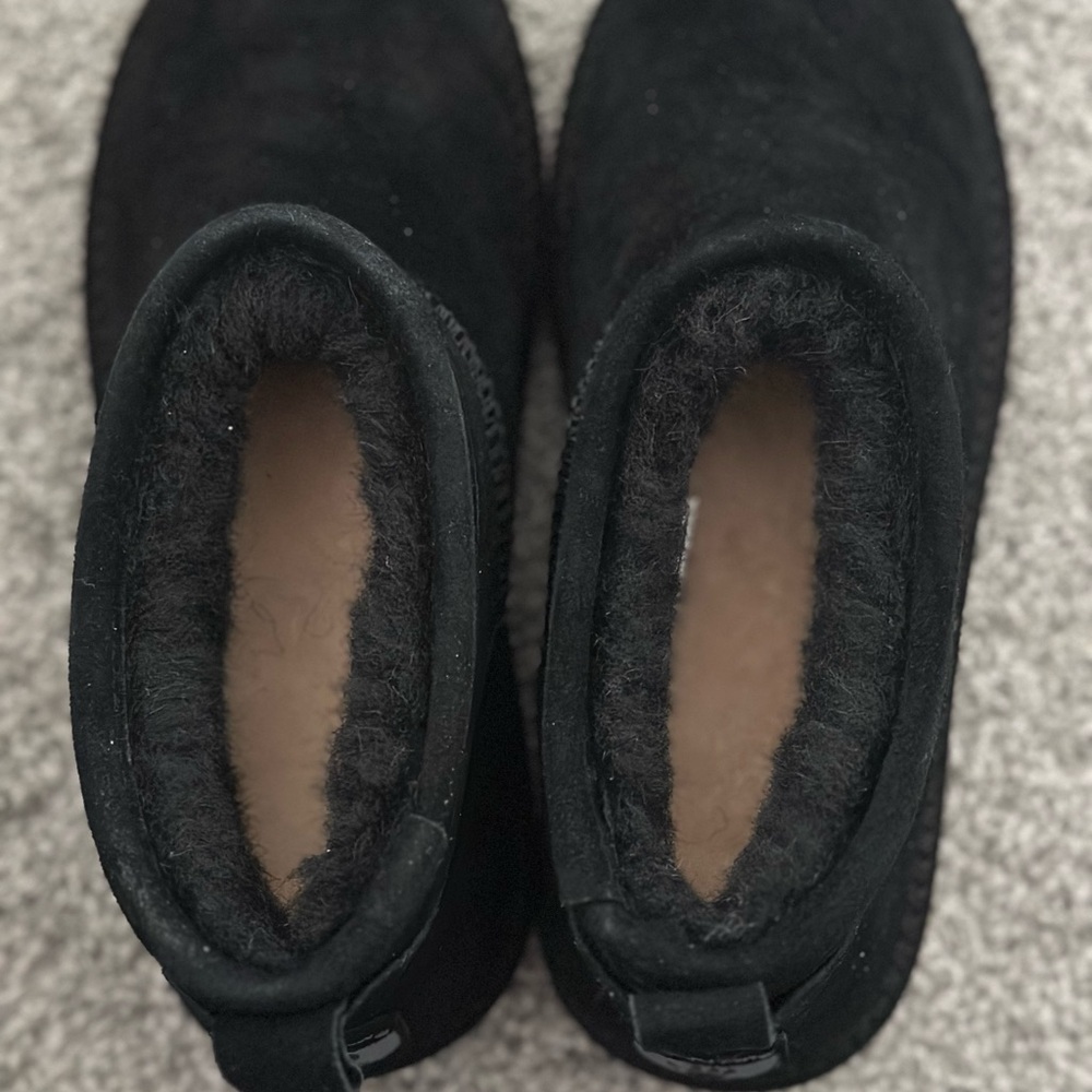Brand New bearpaw Cozy Black Shearling Boots